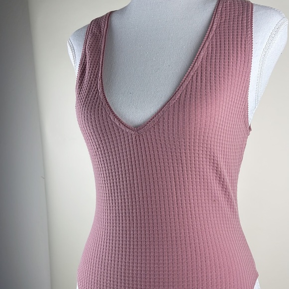 Wild Fable Lightweight Bodysuit Tank V-neck Waffle Texture Women's Size S Pink - Picture 2 of 9